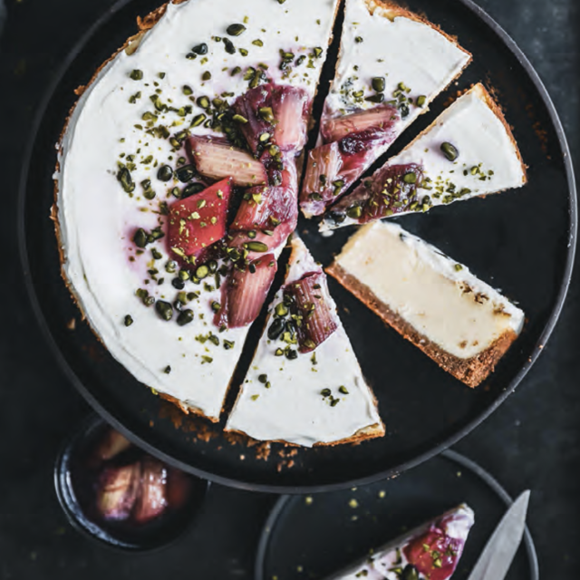 Cheesecake met rabarberragout